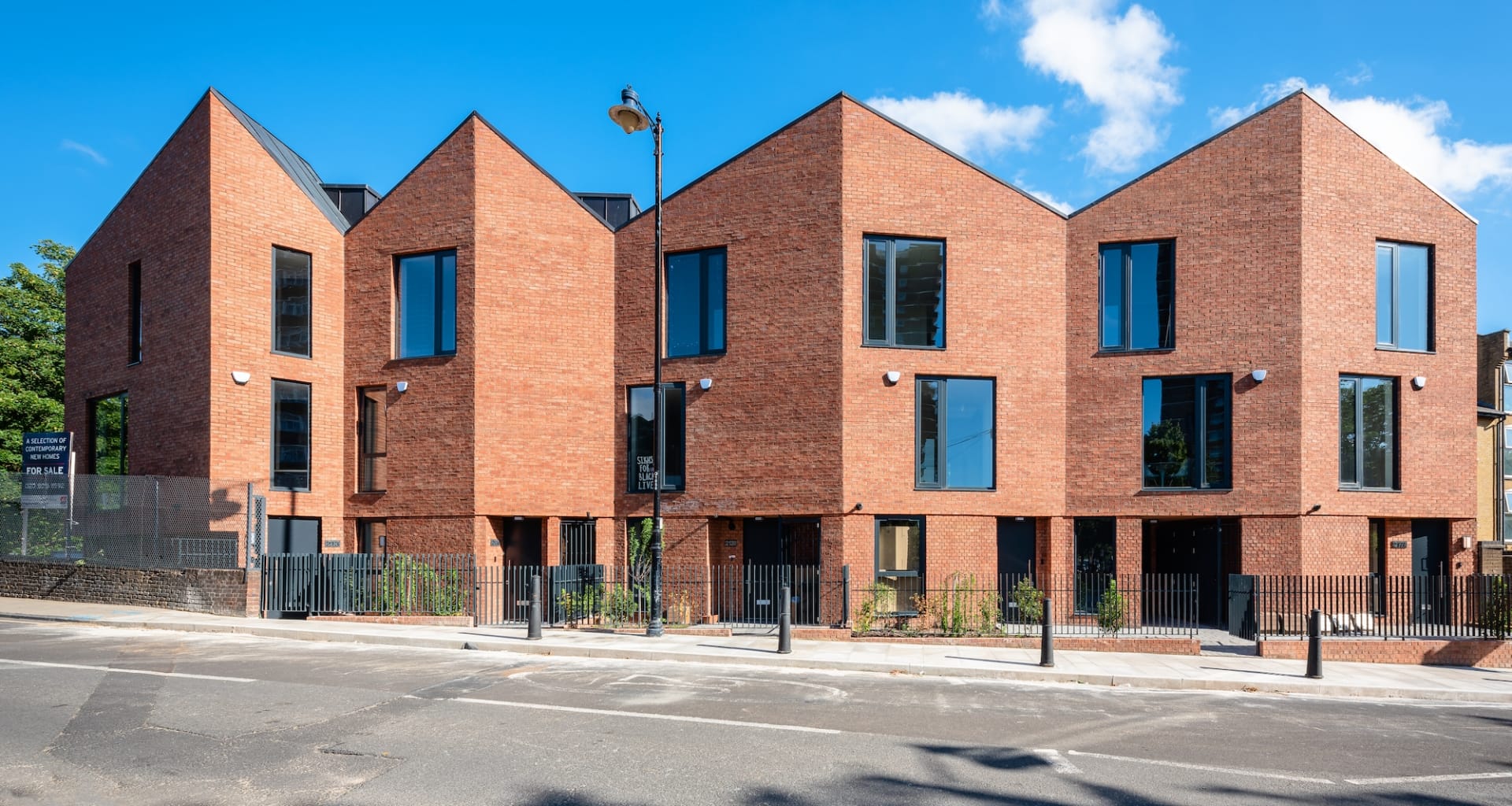 AluK frames reflect clean lines and sharp angles of design