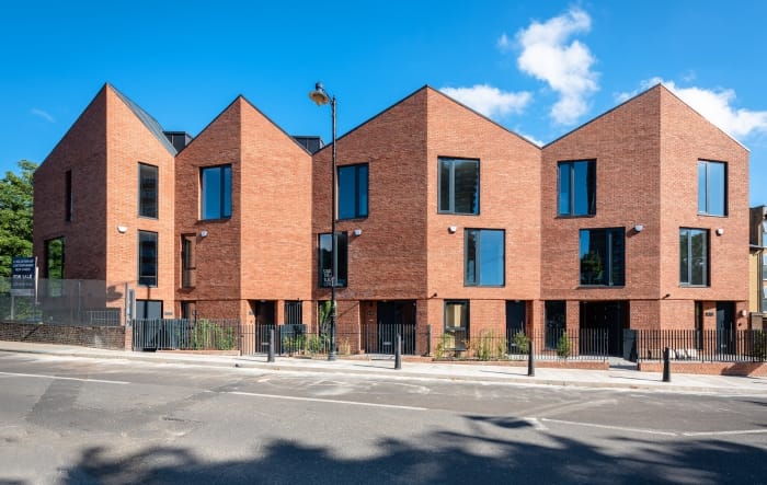 AluK frames reflect clean lines and sharp angles of design