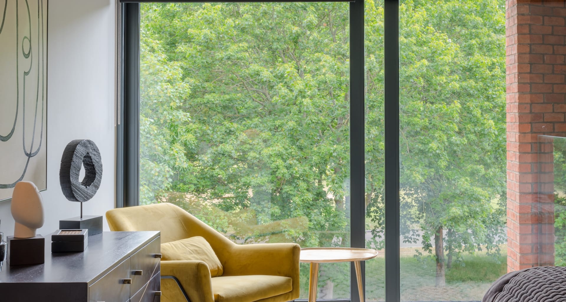 AluK frames reflect clean lines and sharp angles of design